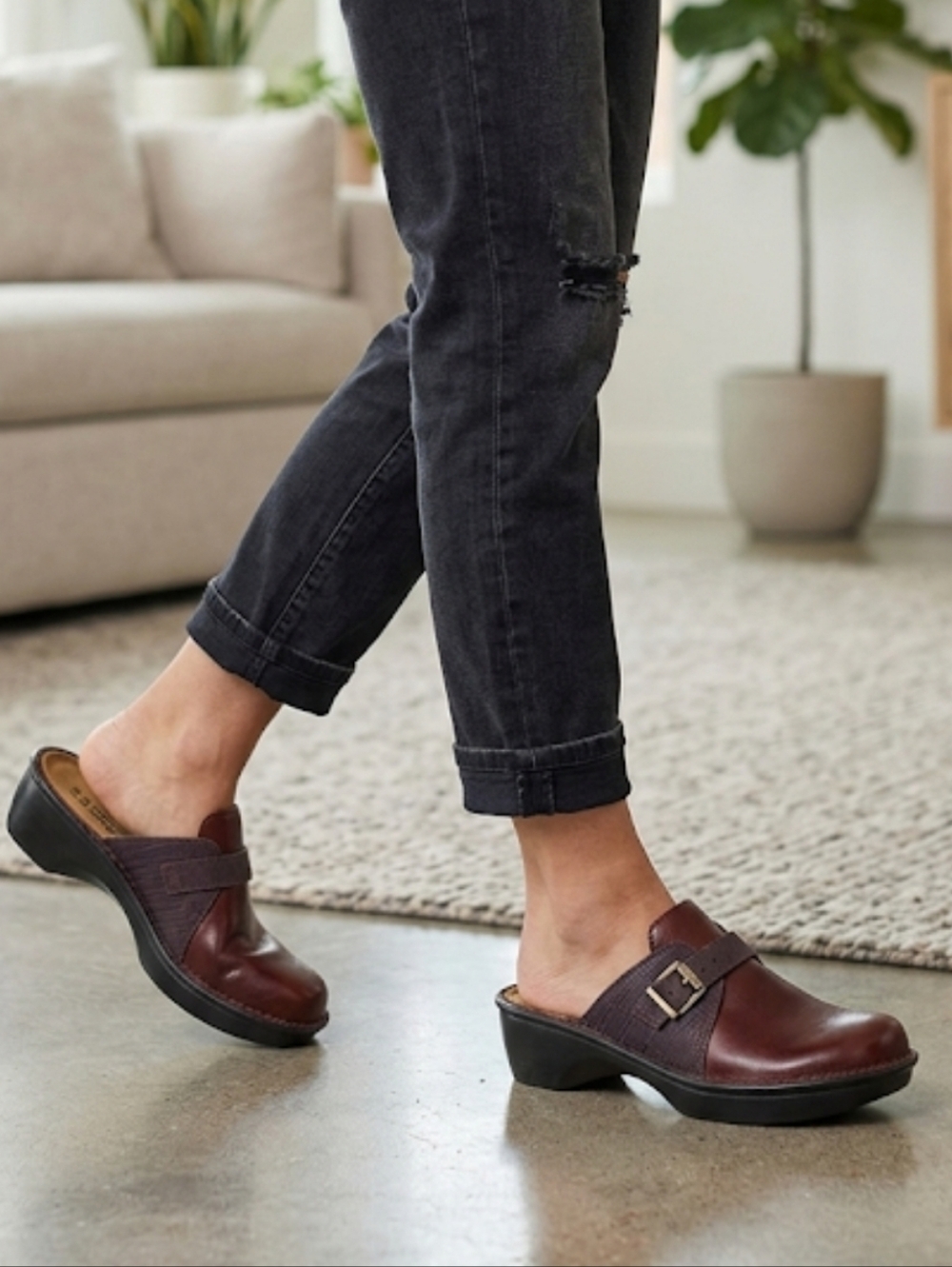 Naot Avignon Leather Mule Clog Size 37